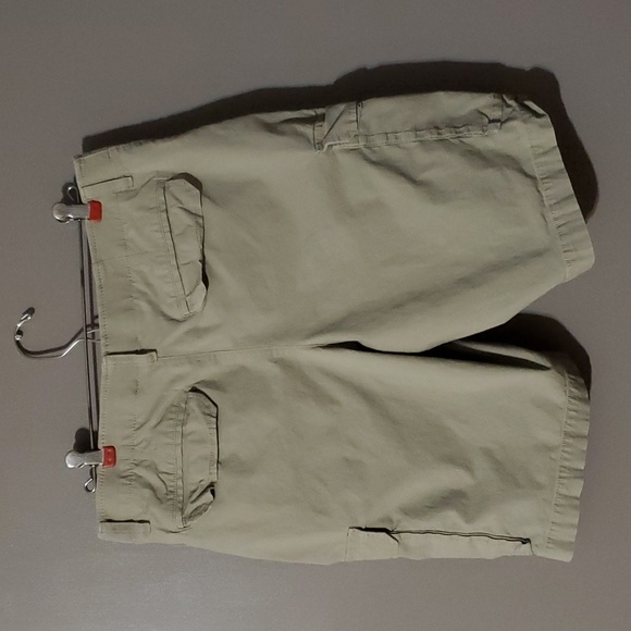 APT. 9 Men's Khaki Cargo Shorts-Size 33 - Picture 2 of 3
